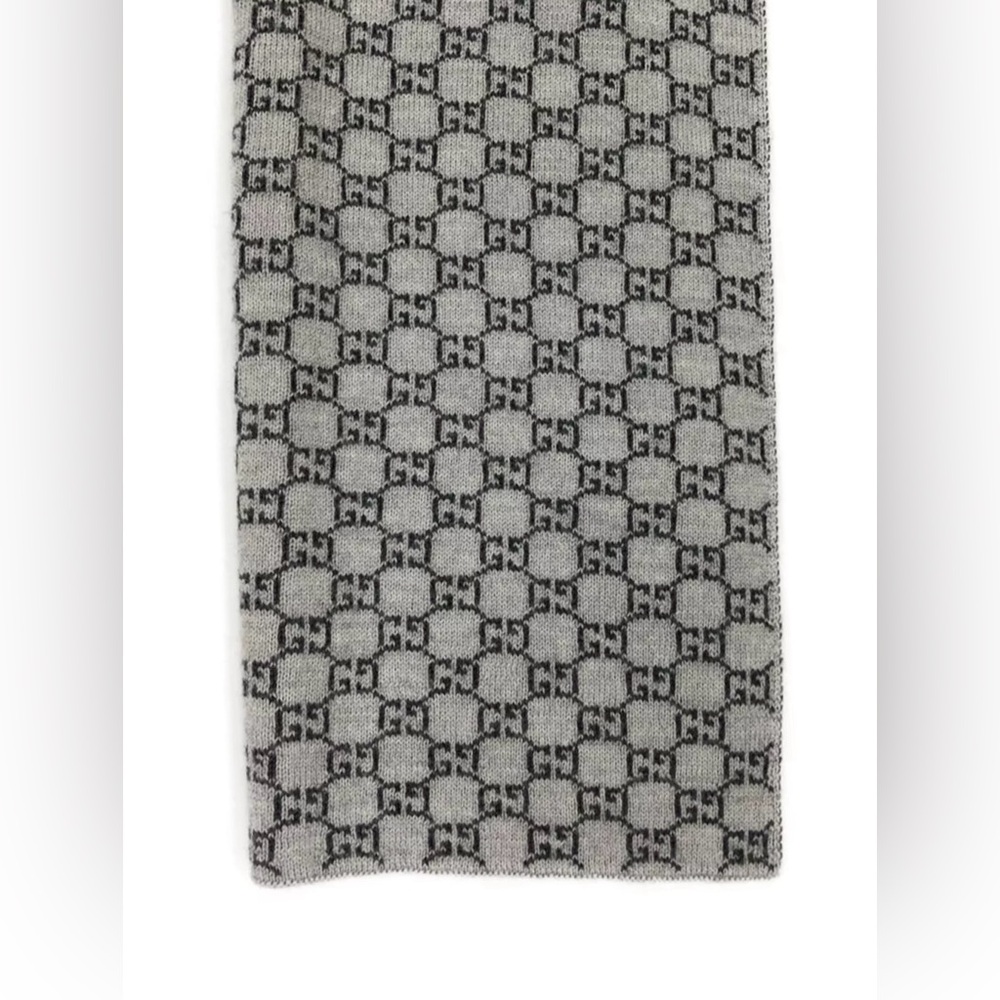 254-24 Gucci GG Logo Gray Wool Winter Scarf